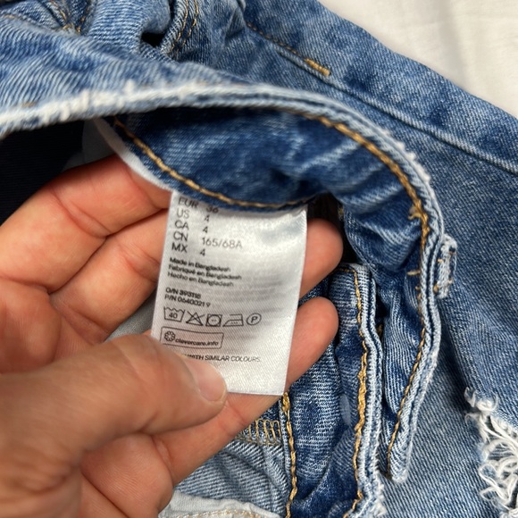 H&M Divided Distressed Jeans - Picture 4 of 9